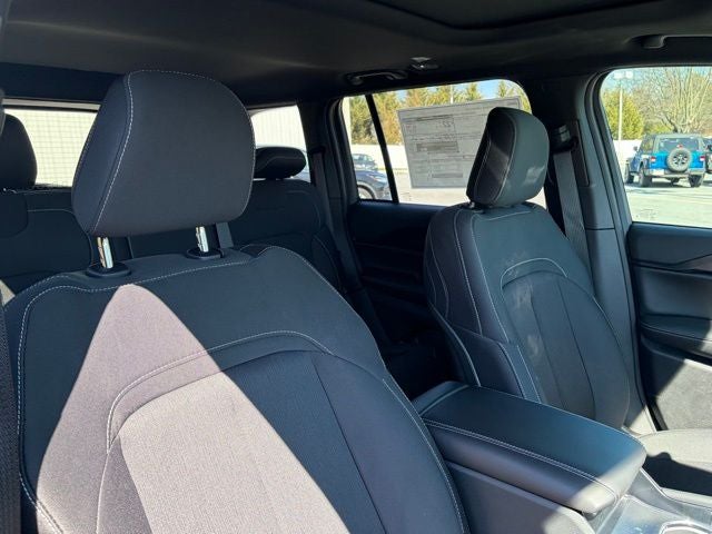 2026 Jeep Grand Cherokee GRAND CHEROKEE LAREDO X 4X4