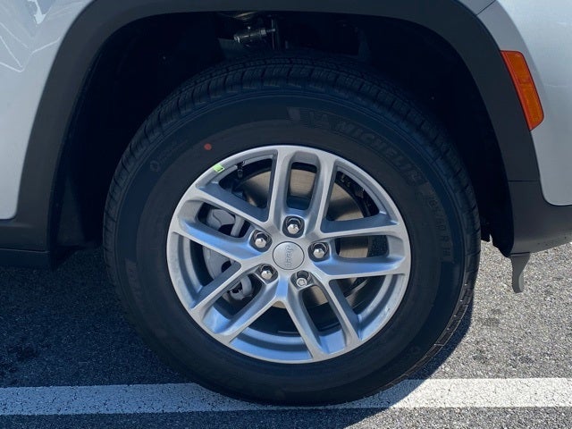 2025 Jeep Grand Cherokee GRAND CHEROKEE LAREDO X 4X4
