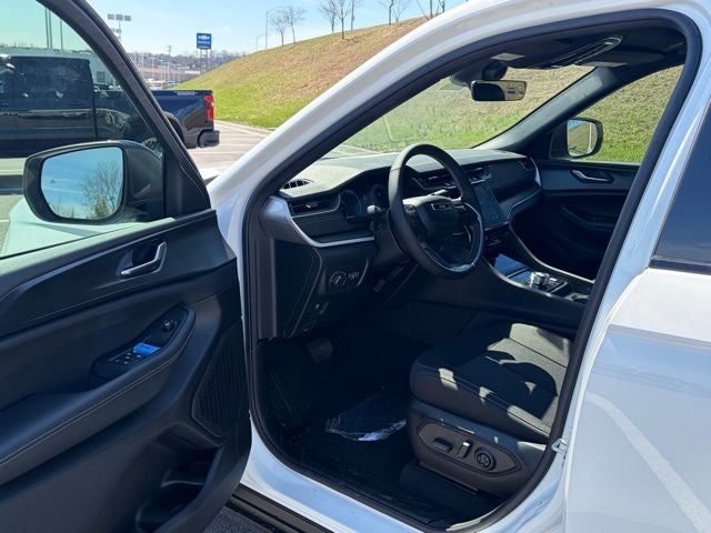 2026 Jeep Grand Cherokee GRAND CHEROKEE LAREDO X 4X4