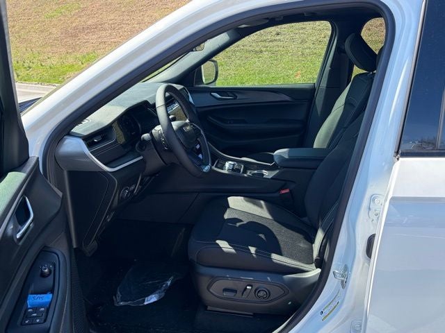 2026 Jeep Grand Cherokee GRAND CHEROKEE LAREDO X 4X4