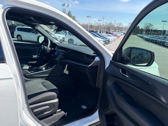 2026 Jeep Grand Cherokee GRAND CHEROKEE LAREDO X 4X4