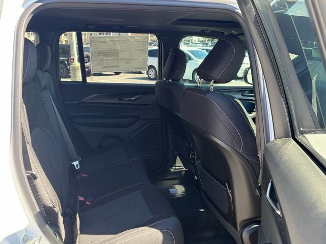 2026 Jeep Grand Cherokee GRAND CHEROKEE LAREDO X 4X4