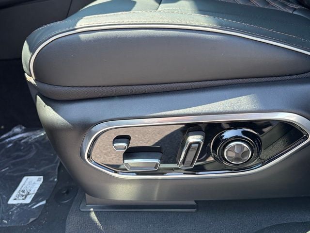 2026 Jeep Grand Cherokee GRAND CHEROKEE SUMMIT 4X4