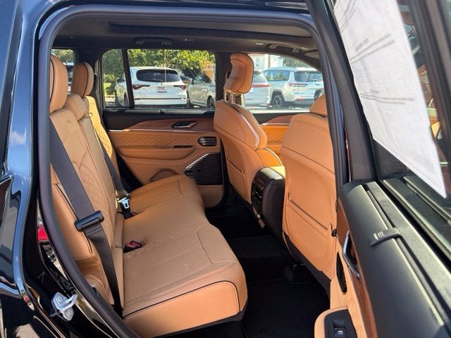 2027 Jeep Grand Cherokee GRAND CHEROKEE SUMMIT 4X4