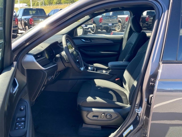 2025 Jeep Grand Cherokee GRAND CHEROKEE L LAREDO X 4X4