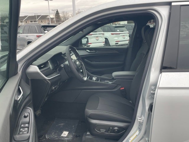 2025 Jeep Grand Cherokee GRAND CHEROKEE L LAREDO X 4X4