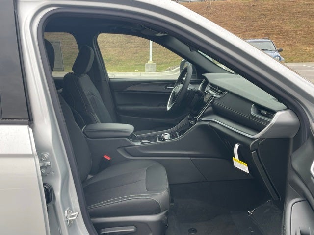 2025 Jeep Grand Cherokee GRAND CHEROKEE L LAREDO X 4X4