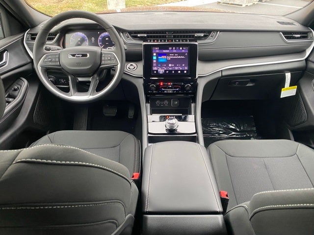 2025 Jeep Grand Cherokee GRAND CHEROKEE L LAREDO X 4X4