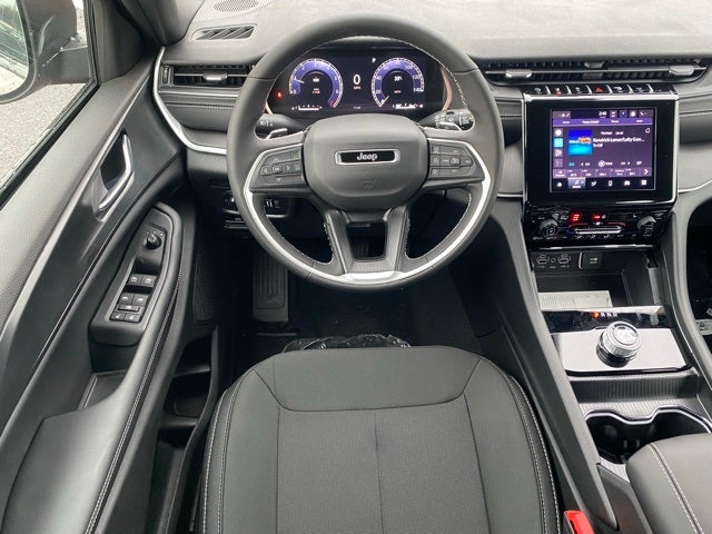 2025 Jeep Grand Cherokee GRAND CHEROKEE L LAREDO X 4X4