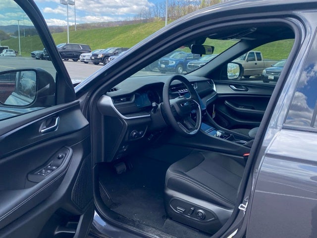 2025 Jeep Grand Cherokee GRAND CHEROKEE L LAREDO 4X4