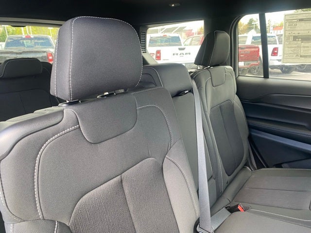 2025 Jeep Grand Cherokee GRAND CHEROKEE L LAREDO 4X4