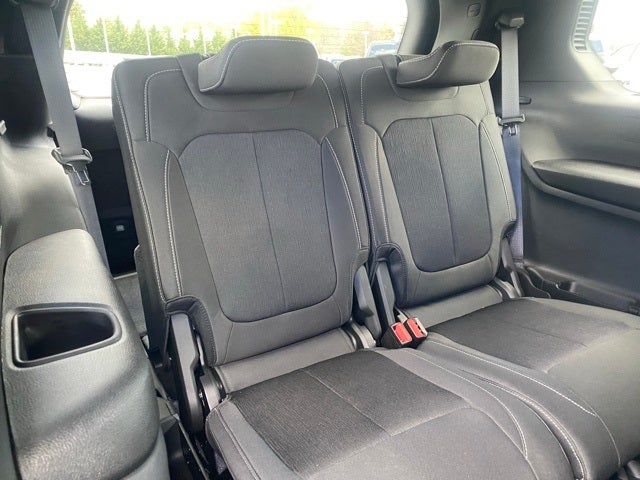 2025 Jeep Grand Cherokee GRAND CHEROKEE L LAREDO 4X4