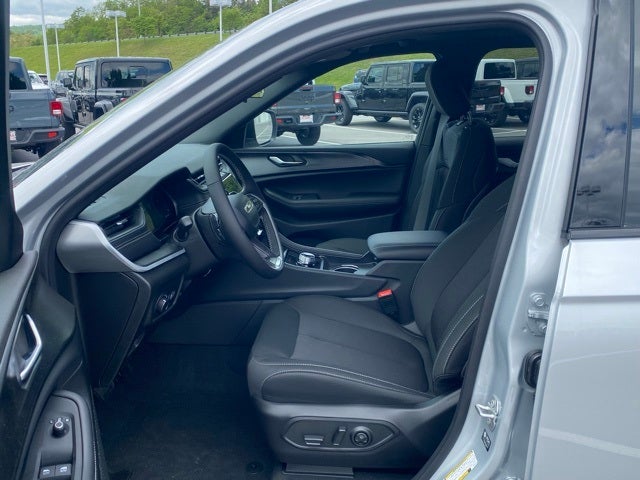 2025 Jeep Grand Cherokee GRAND CHEROKEE L LAREDO X 4X4