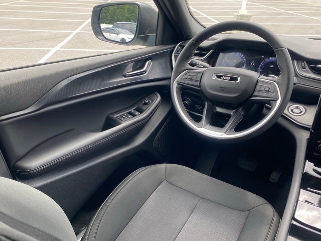 2025 Jeep Grand Cherokee GRAND CHEROKEE L LAREDO X 4X4