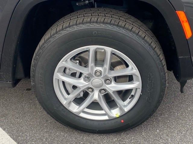 2025 Jeep Grand Cherokee GRAND CHEROKEE L LAREDO X 4X4