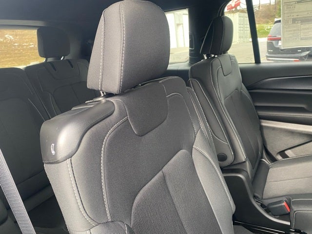 2025 Jeep Grand Cherokee GRAND CHEROKEE L LAREDO X 4X4