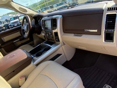 2018 RAM 1500 Laramie Crew Cab 4x4 5'7' Box