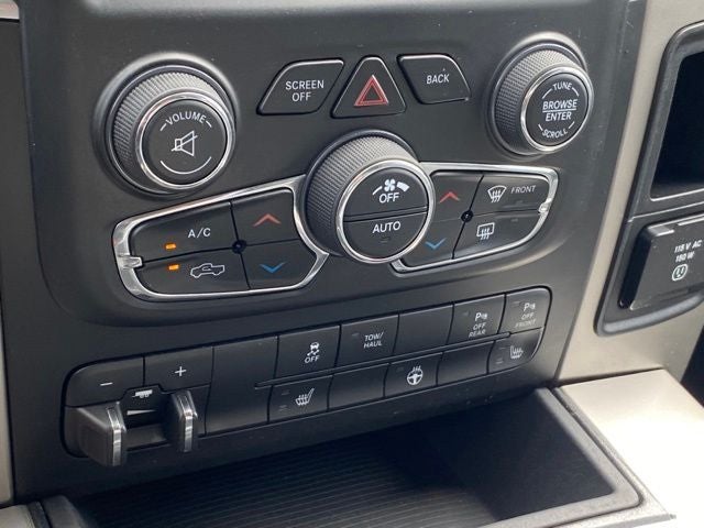 2017 RAM 1500 Big Horn Crew Cab 4x4 6'4' Box