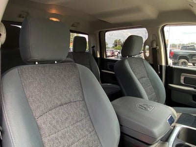 2017 RAM 1500 Big Horn Crew Cab 4x4 6'4' Box