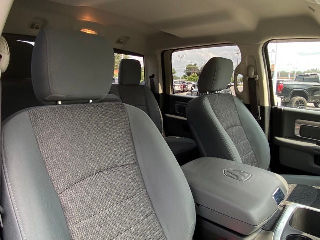 2017 RAM 1500 Big Horn Crew Cab 4x4 6'4' Box