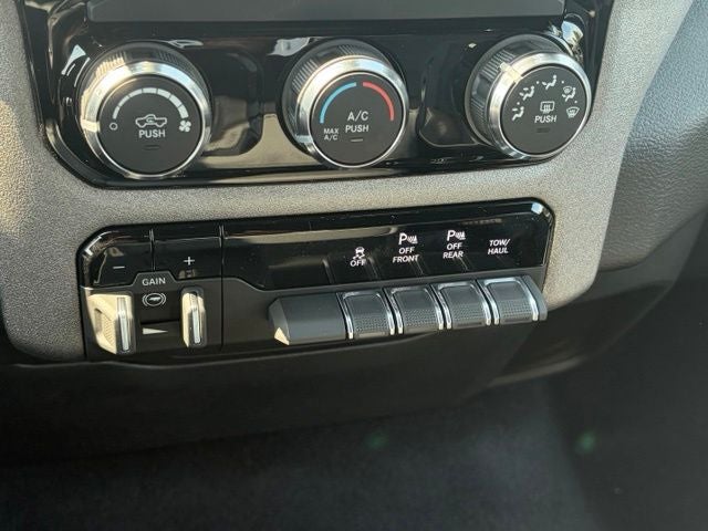 2026 RAM Ram 1500 RAM 1500 TRADESMAN QUAD CAB 4X4 6'4' BOX