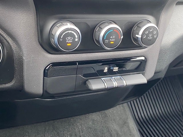 2021 RAM 1500 Big Horn Crew Cab 4x4 5'7' Box