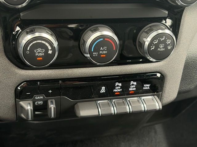 2026 RAM Ram 1500 RAM 1500 TRADESMAN CREW CAB 4X4 5'7' BOX