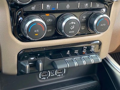 2020 RAM 1500 Laramie Crew Cab 4x4 5'7' Box