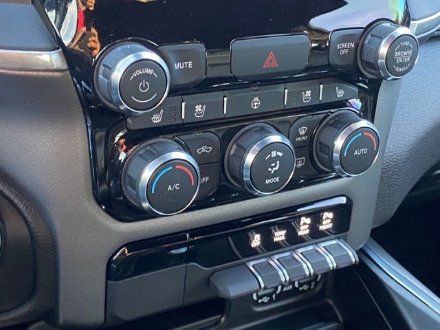 2022 RAM 1500 Laramie Crew Cab 4x4 5'7' Box