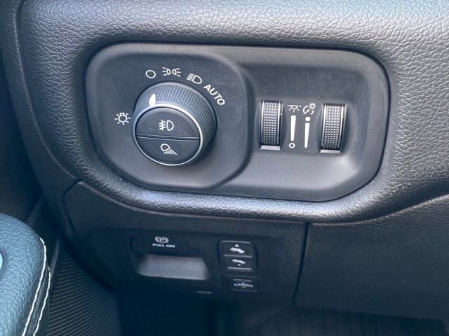 2023 RAM 1500 Laramie Crew Cab 4x4 5'7' Box