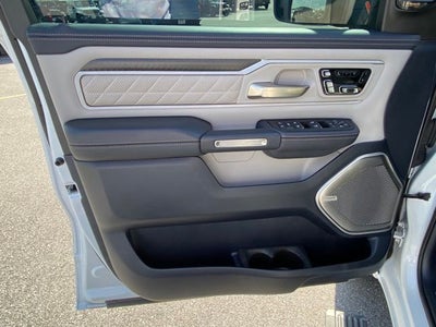 2025 RAM 1500 Tungsten Crew Cab 4x4 5'7' Box