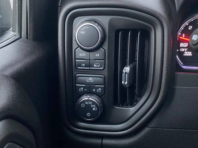 2023 Chevrolet Silverado 1500 4WD Crew Cab Short Bed Custom