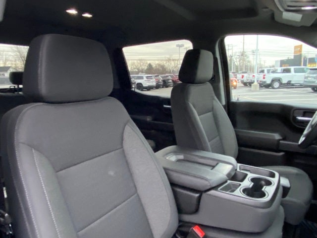 2023 Chevrolet Silverado 1500 4WD Crew Cab Short Bed Custom