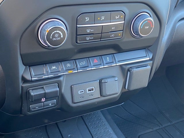 2024 Chevrolet Silverado 1500 4WD Double Cab Standard Bed Custom