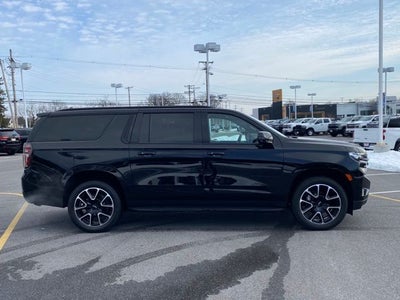 2022 Chevrolet Suburban 4WD RST