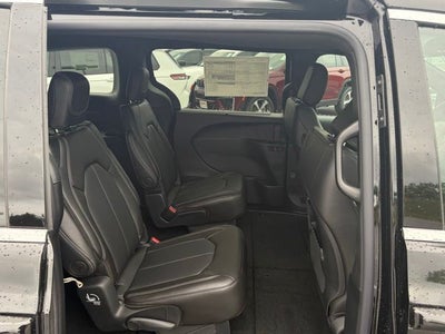 2027 Chrysler Pacifica PACIFICA SELECT