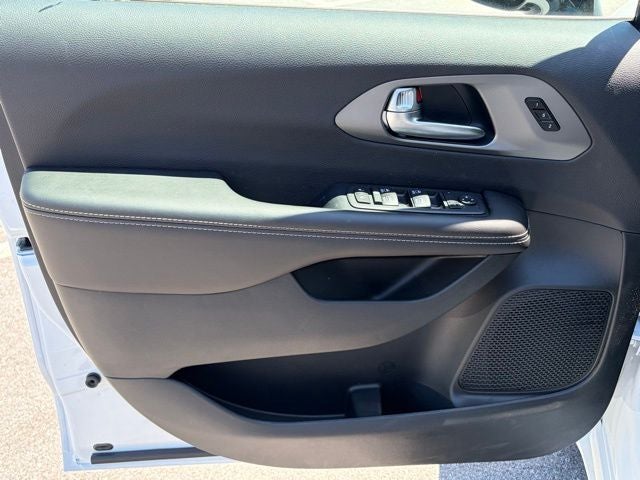 2027 Chrysler Pacifica PACIFICA SELECT