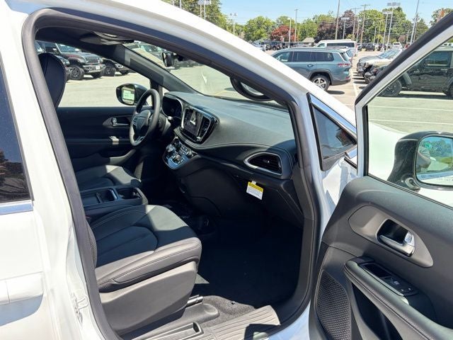 2027 Chrysler Pacifica PACIFICA SELECT