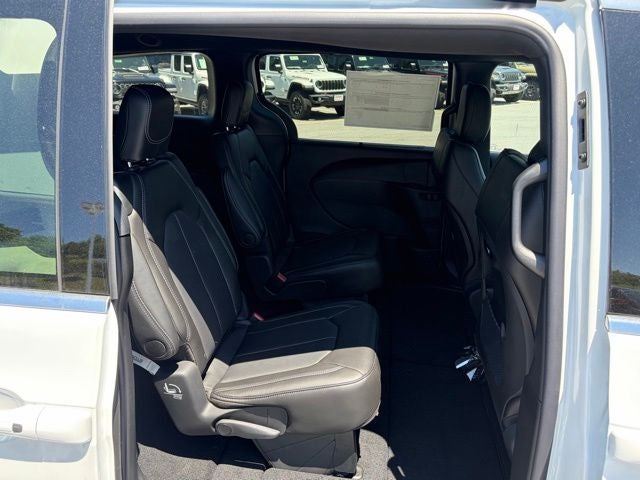 2027 Chrysler Pacifica PACIFICA SELECT