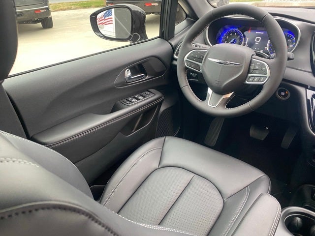 2026 Chrysler Voyager VOYAGER LX