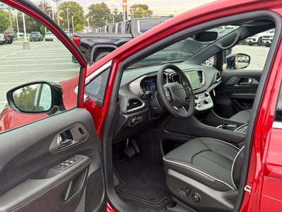 2027 Chrysler Pacifica PACIFICA LIMITED