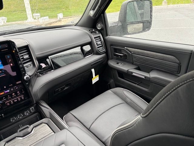 2026 RAM Ram 3500 RAM 3500 LIMITED MEGA CAB 4X4 6'4' BOX