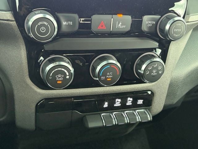 2026 RAM Ram 1500 RAM 1500 TRADESMAN CREW CAB 4X4 5'7' BOX