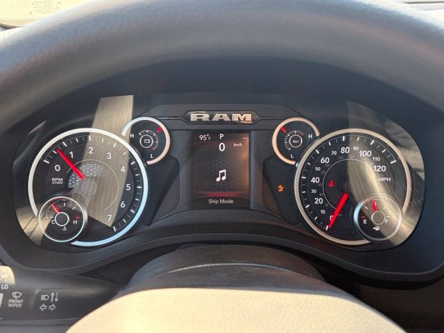 2027 RAM Ram 1500 RAM 1500 TRADESMAN CREW CAB 4X4 5'7' BOX