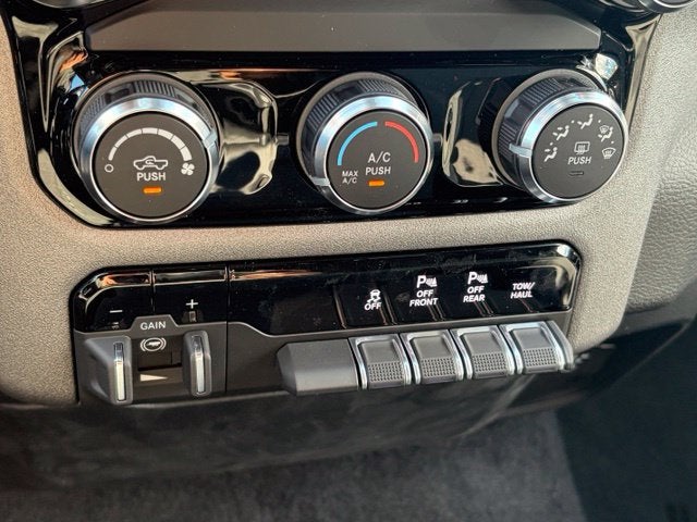 2027 RAM Ram 1500 RAM 1500 TRADESMAN CREW CAB 4X4 5'7' BOX