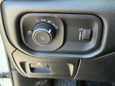 2027 RAM Ram 1500 RAM 1500 TRADESMAN CREW CAB 4X4 5'7' BOX