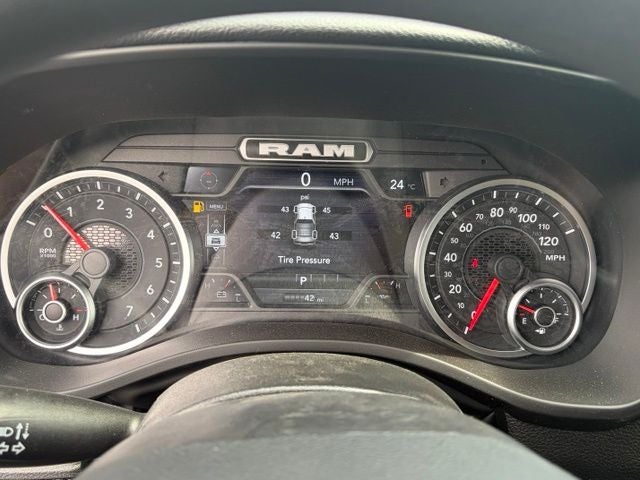 2026 RAM 1500 RAM 1500 EXPRESS CREW CAB 4X4 5'7' BOX