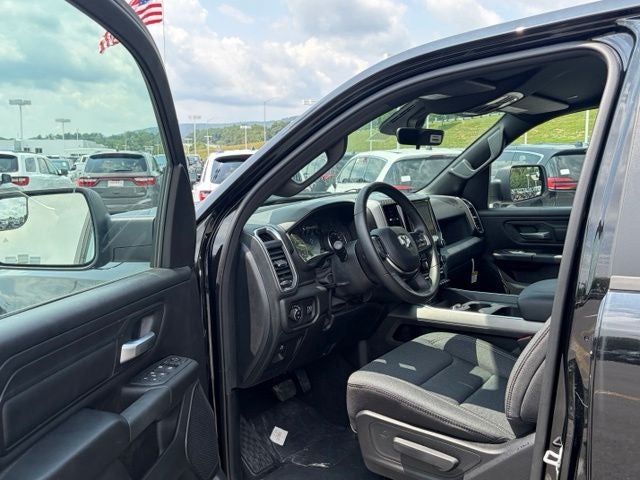 2026 RAM 1500 RAM 1500 EXPRESS CREW CAB 4X4 5'7' BOX