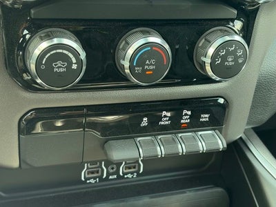2026 RAM 1500 RAM 1500 EXPRESS CREW CAB 4X4 5'7' BOX
