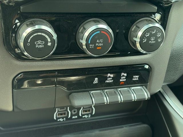 2026 RAM 1500 RAM 1500 EXPRESS CREW CAB 4X4 5'7' BOX